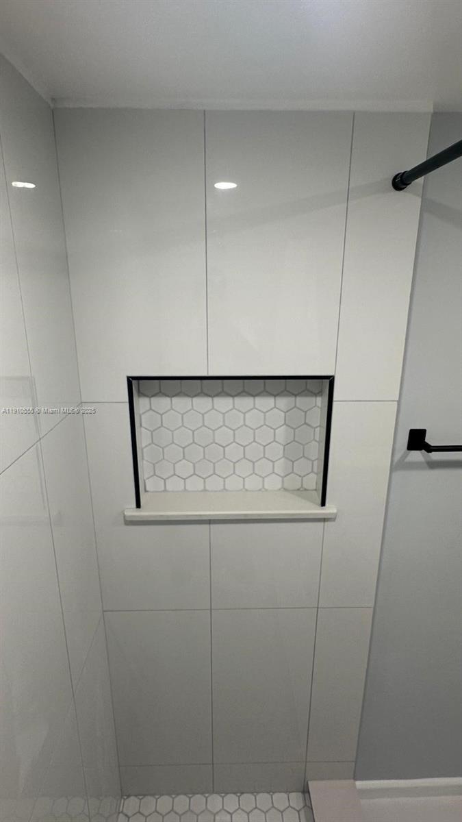 ROLLING GREEN CONDO A - Residential Lease