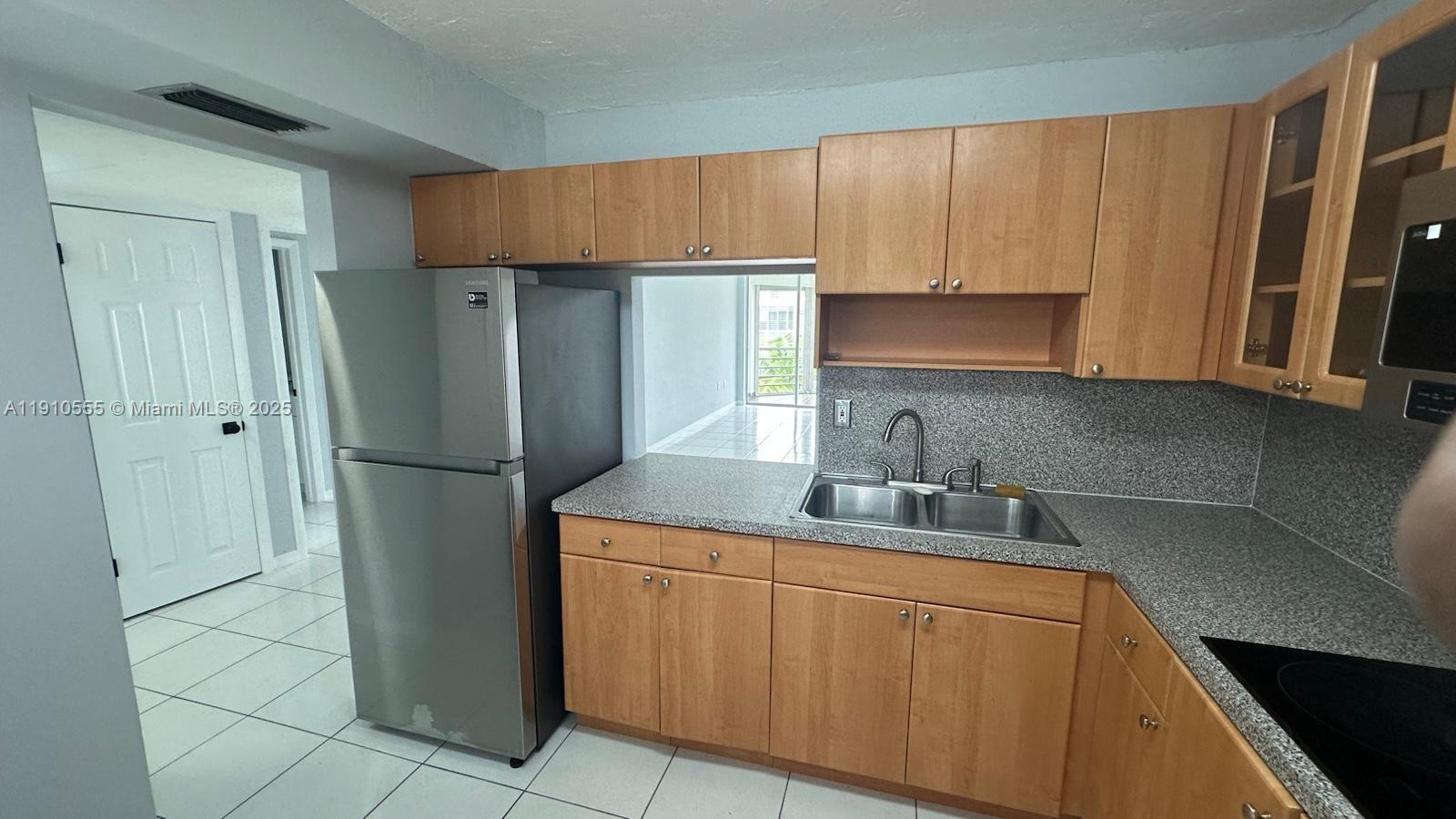 ROLLING GREEN CONDO A - Residential Lease