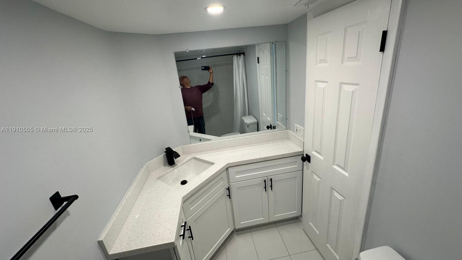 ROLLING GREEN CONDO A - Residential Lease