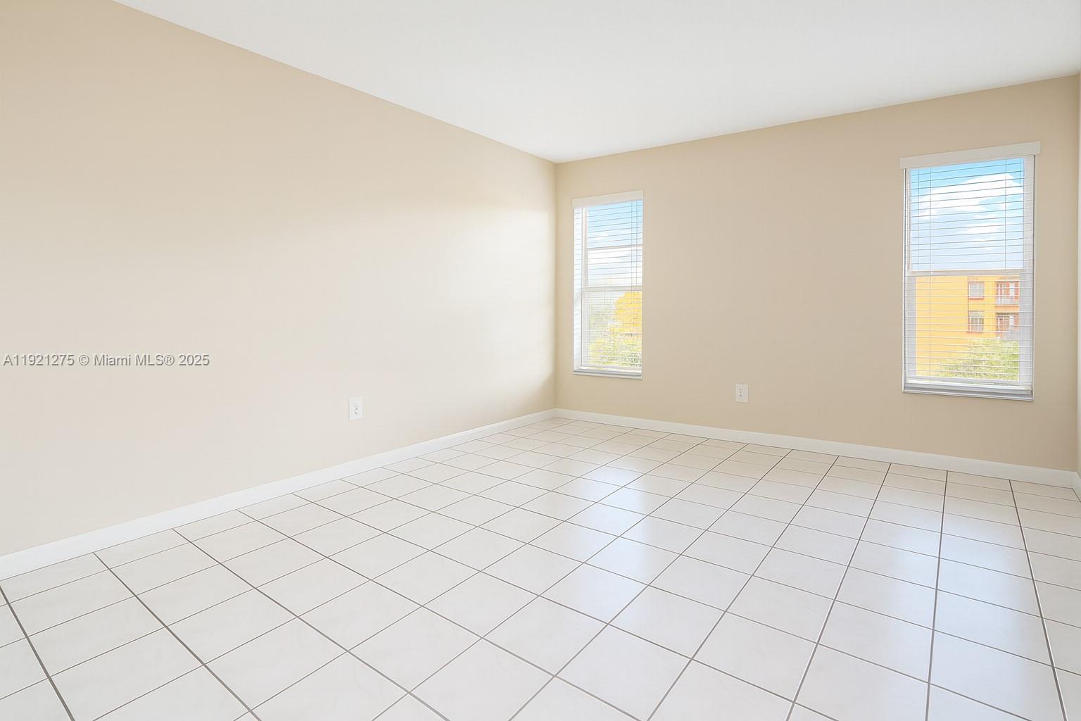 BROOKFIELD SQUARE CONDO - Residential Lease