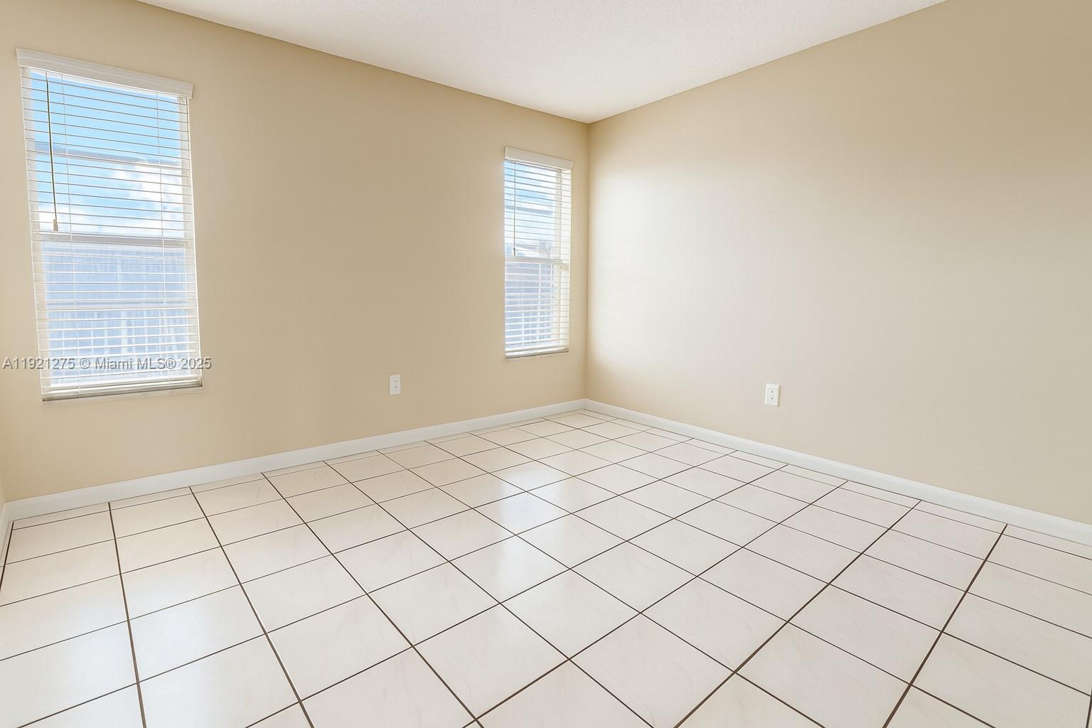 BROOKFIELD SQUARE CONDO - Residential Lease