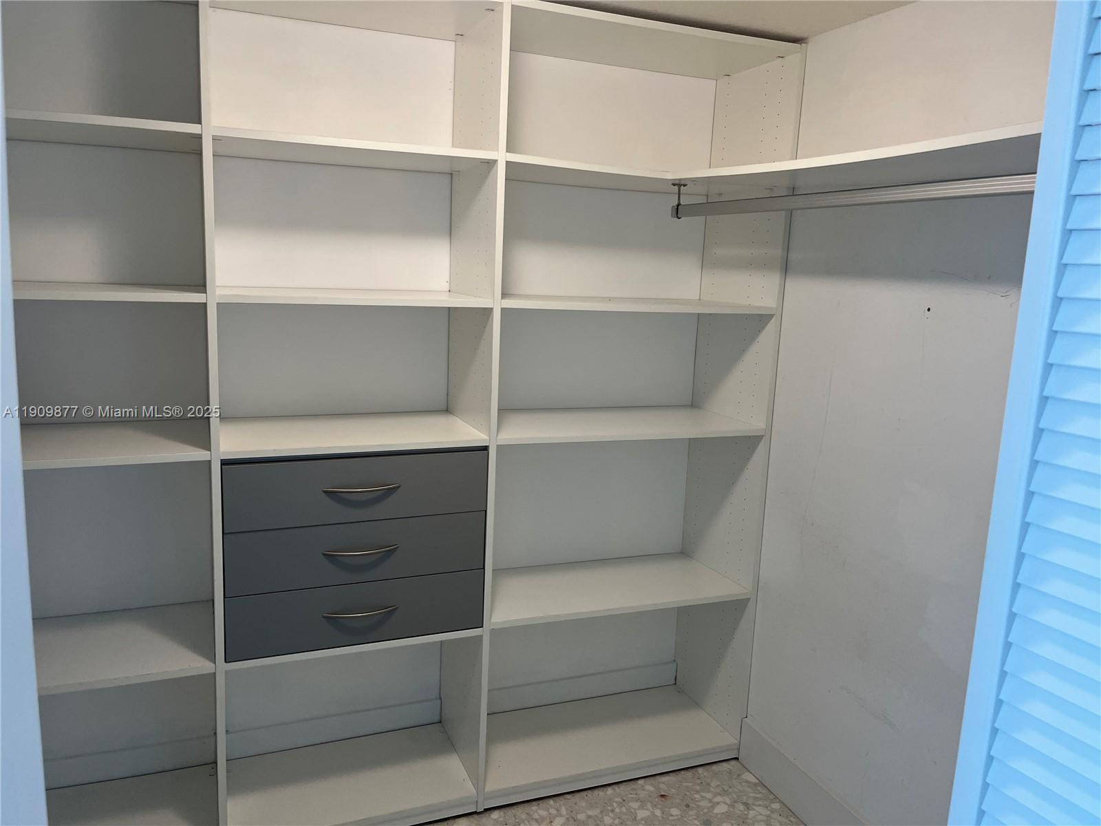 1800 CLUB CONDO - Residential Lease