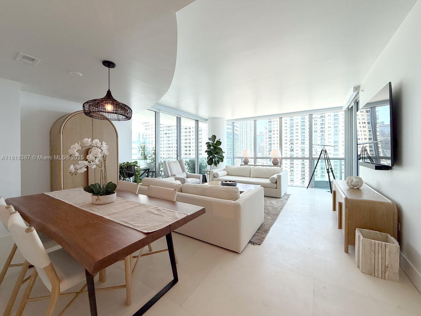 Property for Sale at 1331 Brickell Bay Dr 2002, Miami, Broward County, Florida - Bedrooms: 2 
Bathrooms: 2  - $1,150,000