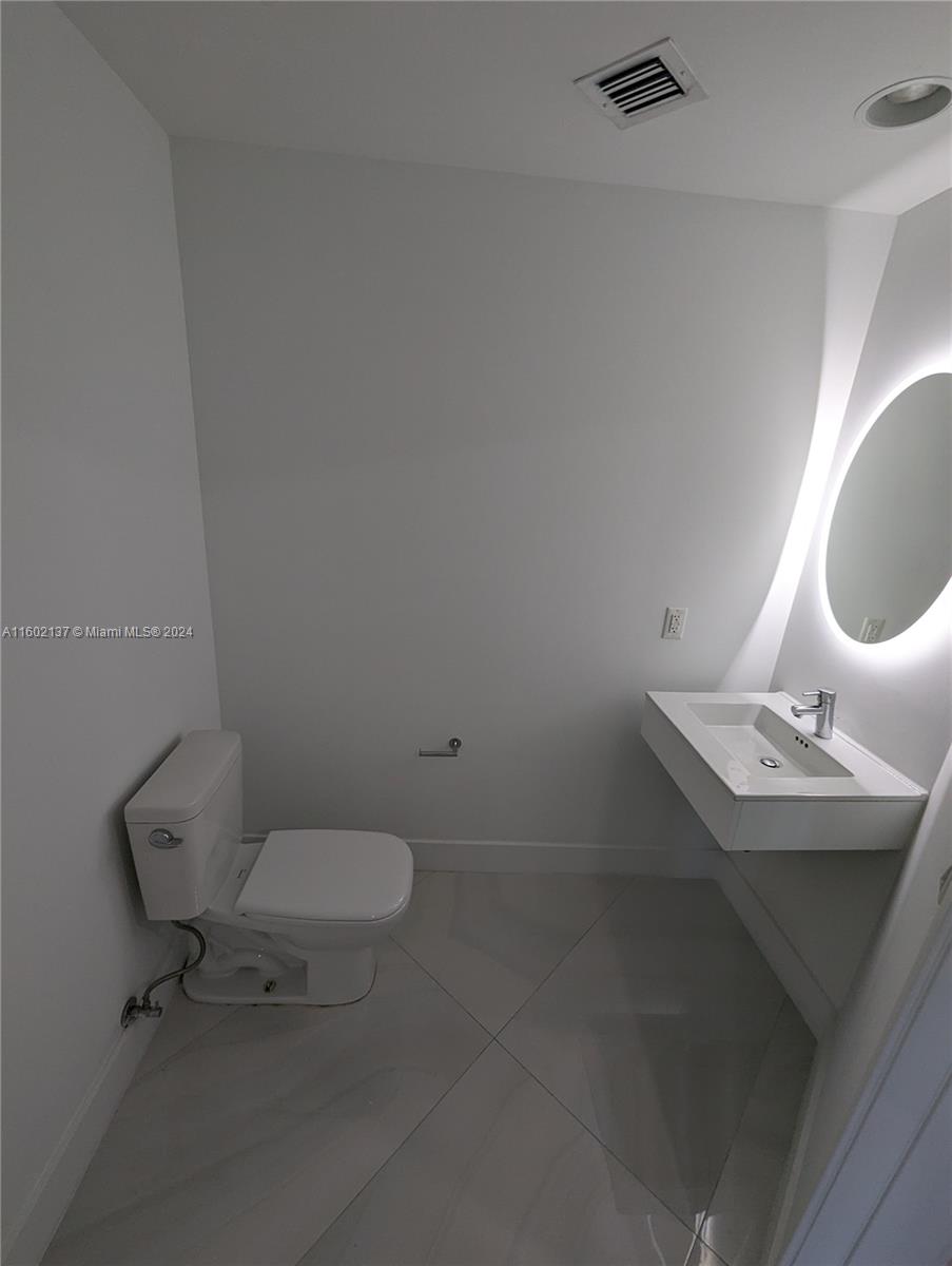 MARINA PALMS RESIDENCES S - Residential Lease
