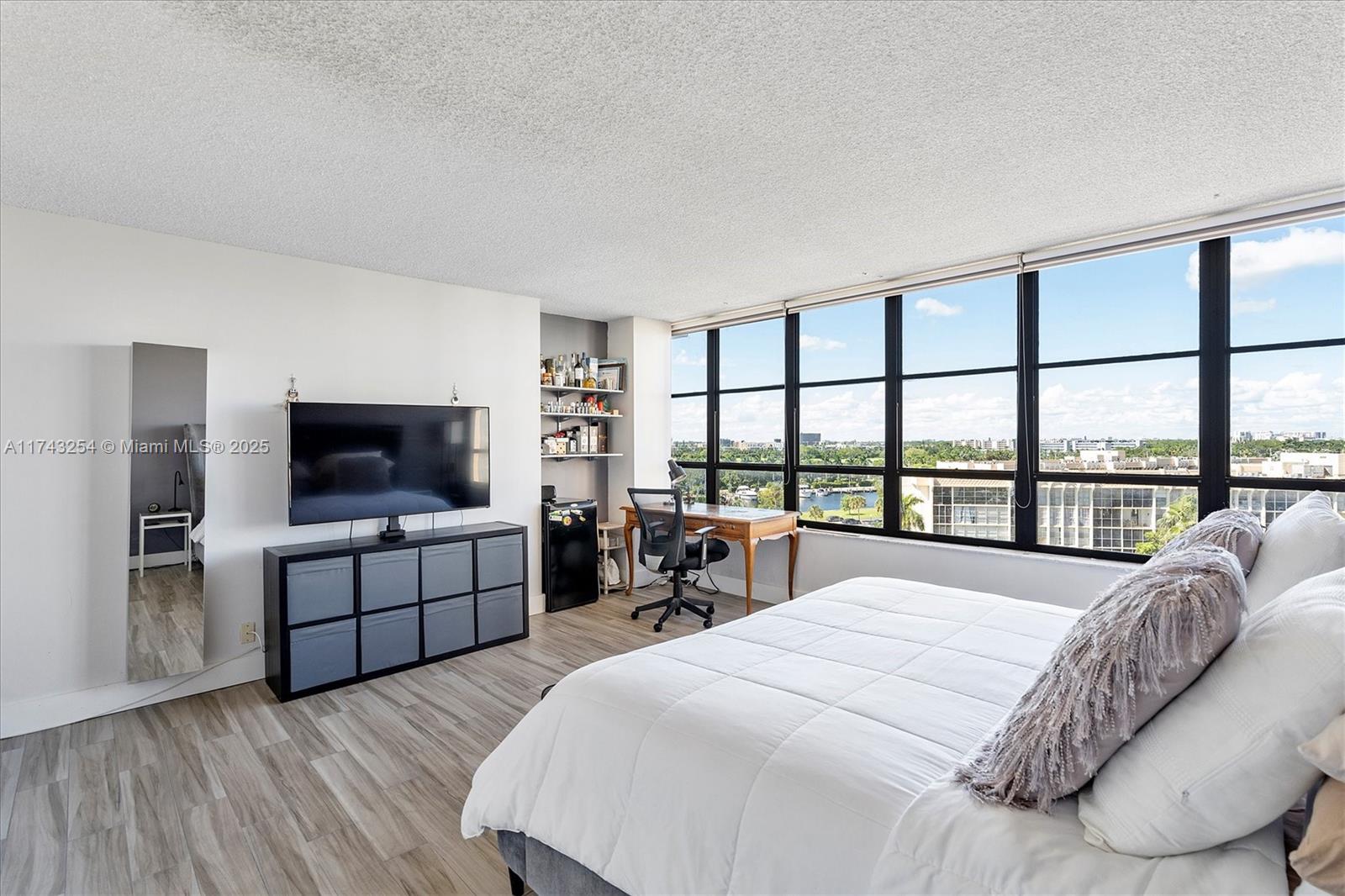 OLYMPUS CONDO PHASE - Residential