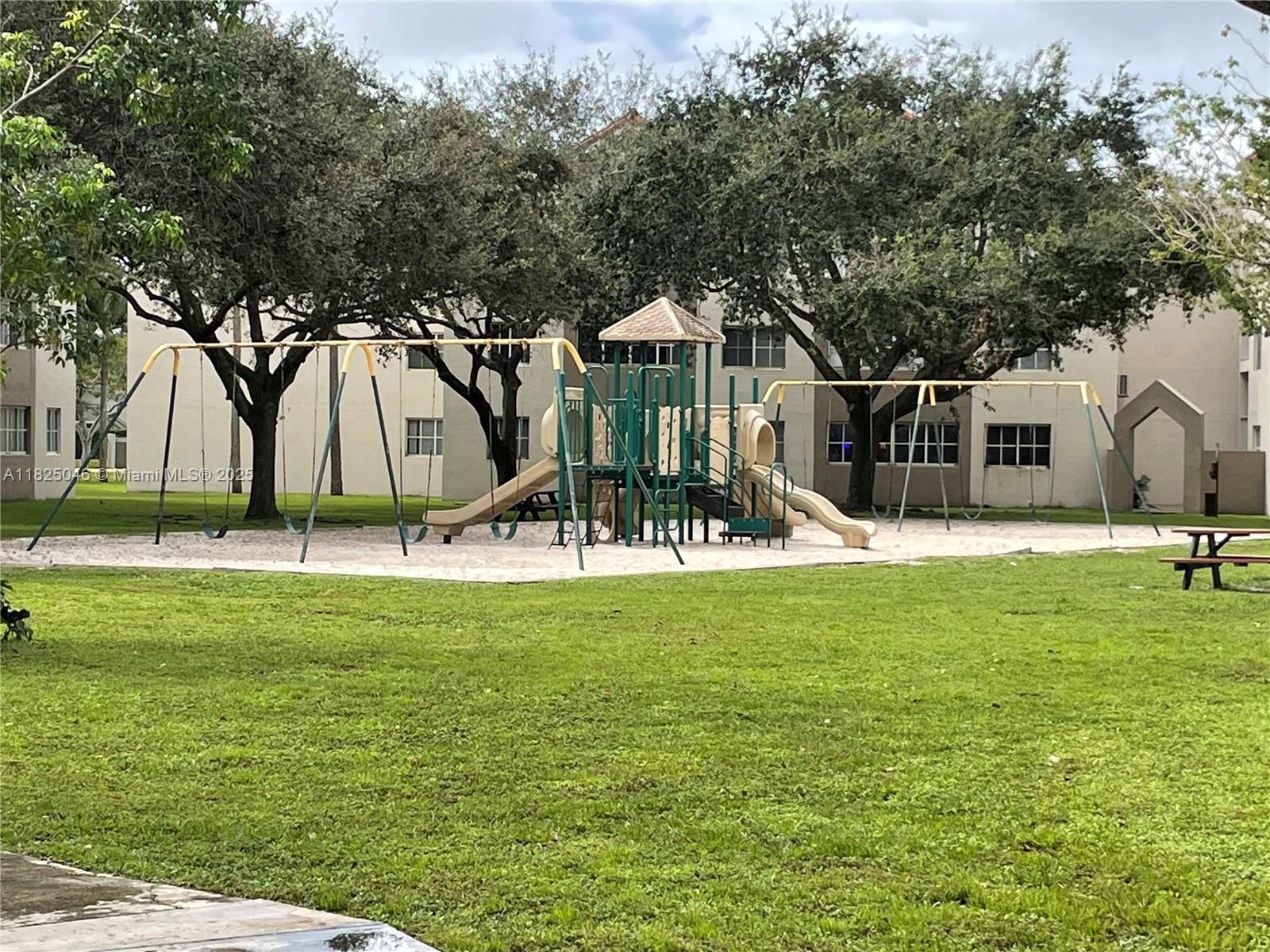 6135 NW 186th St 201, Hialeah, FL, 33015/$290,000 4 6135 NW 186th St 201