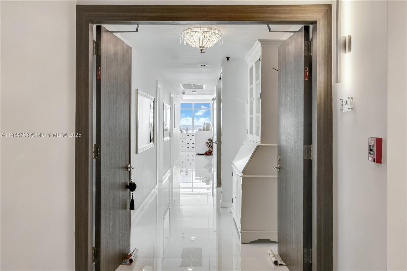 3737 Collins Ave S-801, Miami Beach, FL, 33140/$4,950,000 1 3737 Collins Ave S-801