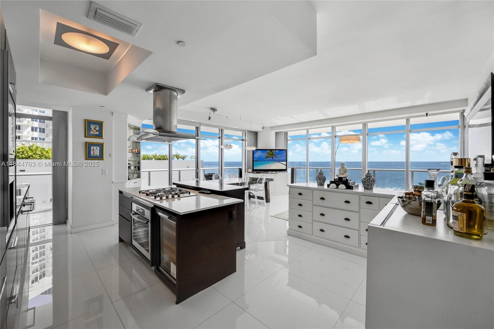 THE CARIBBEAN CONDO - Residential