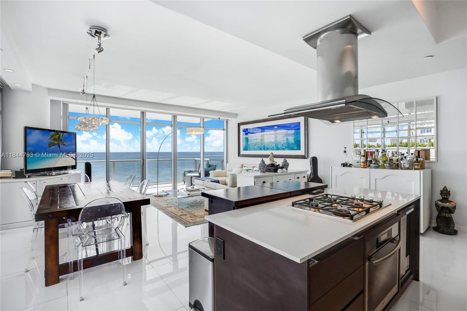 THE CARIBBEAN CONDO - Residential