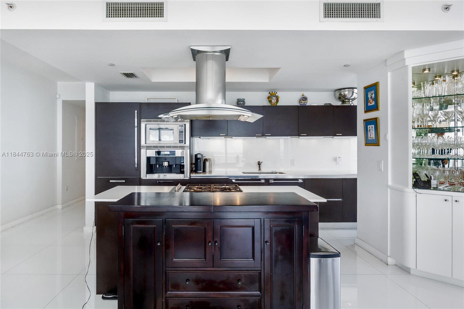 THE CARIBBEAN CONDO - Residential