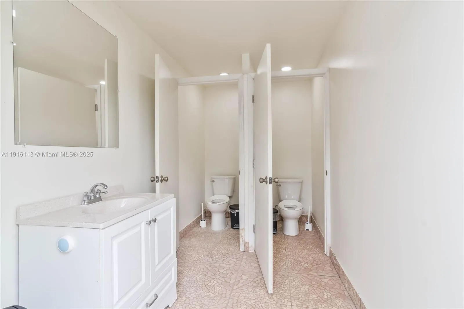 Homestead, Florida 33031, United States, 5 Bedrooms Bedrooms, ,3 BathroomsBathrooms,Residential,Active,246461