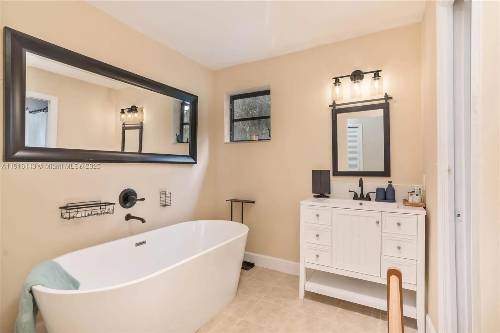 Homestead, Florida 33031, United States, 5 Bedrooms Bedrooms, ,3 BathroomsBathrooms,Residential,Active,246461