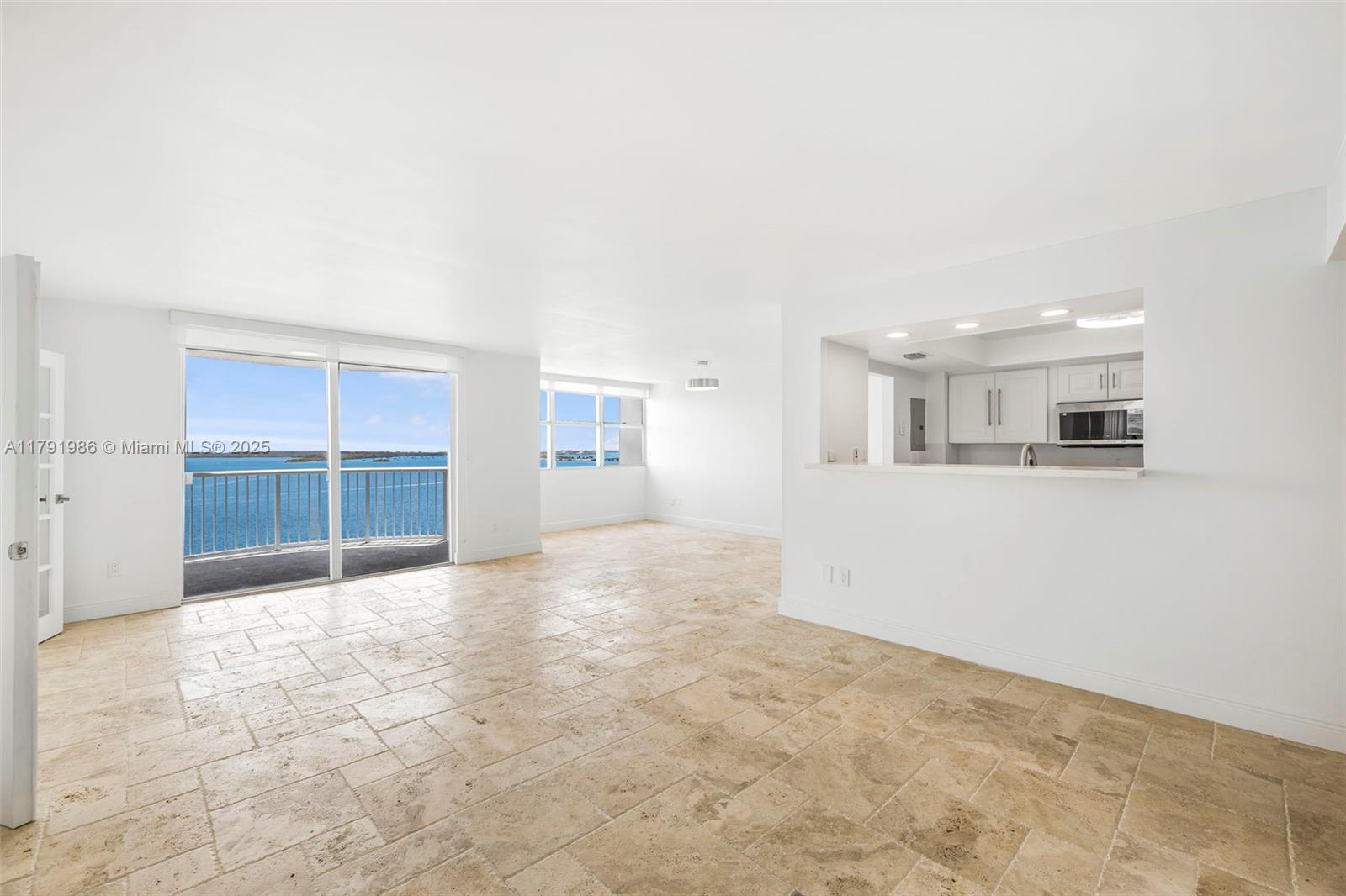 1420 Brickell Bay Dr 1401A, Miami, Broward County, Florida - 3 Bedrooms  
2 Bathrooms - 