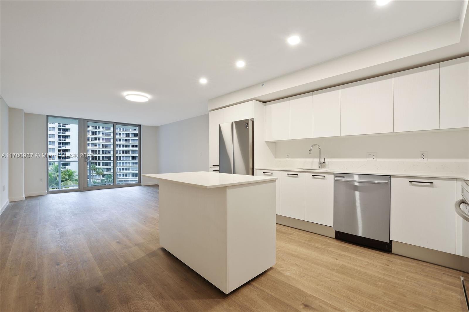 Rental Property at 1500 Bay Rd N-1521, Miami Beach, Miami-Dade County, Florida - Bedrooms: 1 
Bathrooms: 1  - $3,999 MO.