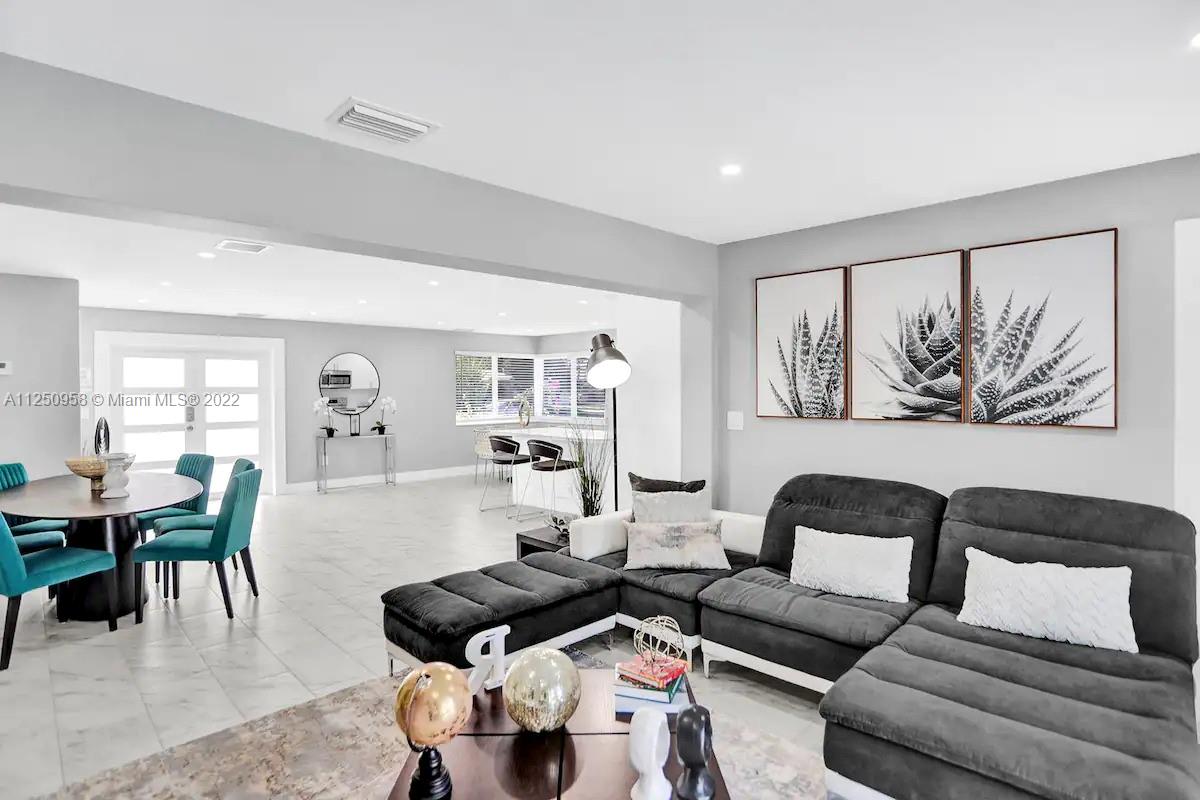 HOLLYWOOD HILLS - Residential Lease