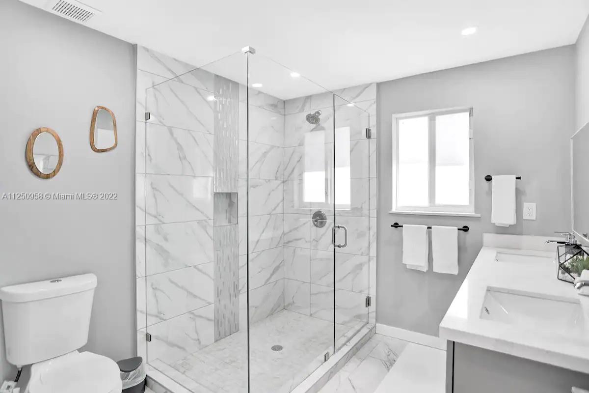 HOLLYWOOD HILLS - Residential Lease