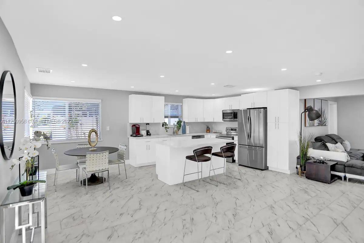 HOLLYWOOD HILLS - Residential Lease