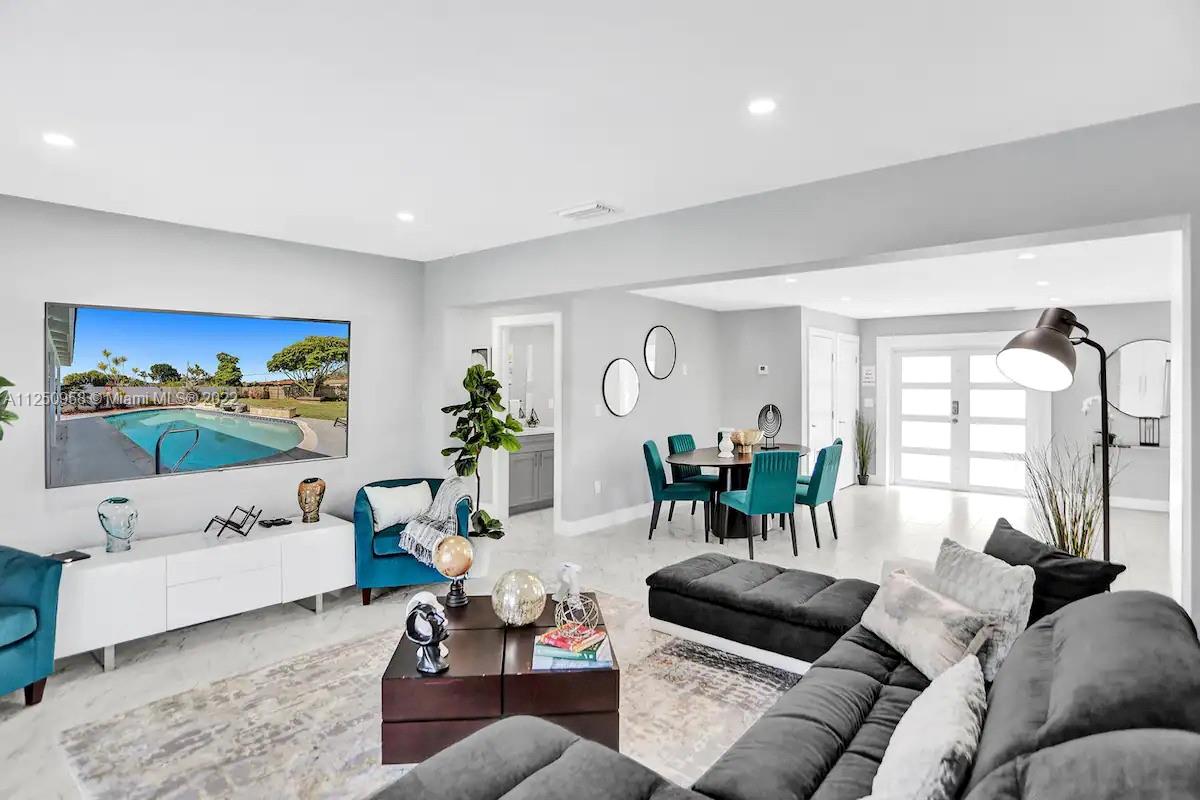 HOLLYWOOD HILLS - Residential Lease