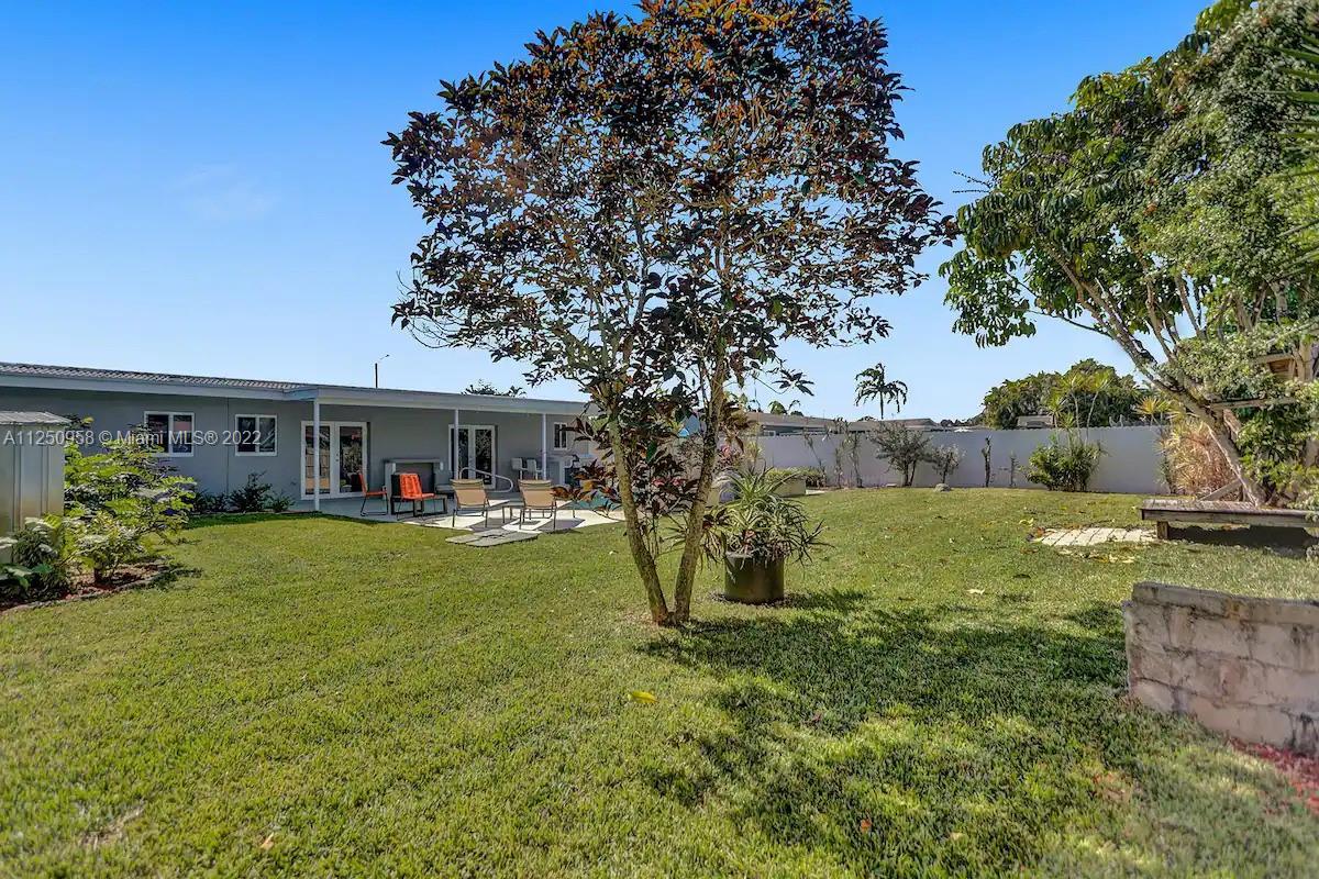 HOLLYWOOD HILLS - Residential Lease