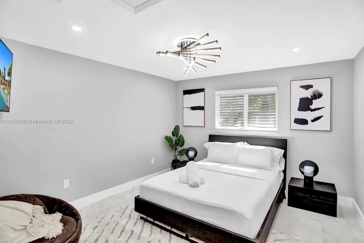 HOLLYWOOD HILLS - Residential Lease