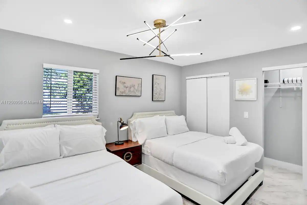 HOLLYWOOD HILLS - Residential Lease