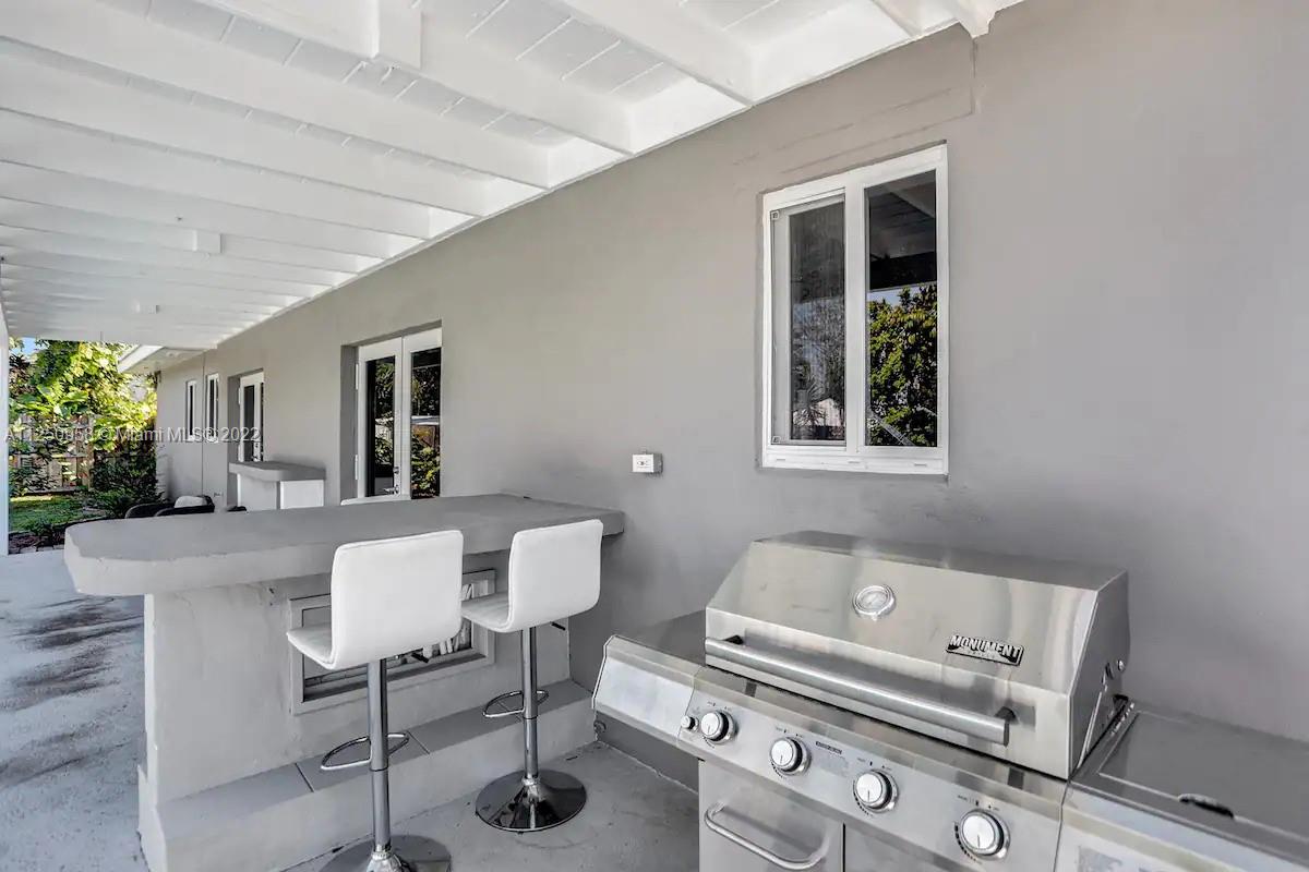 HOLLYWOOD HILLS - Residential Lease