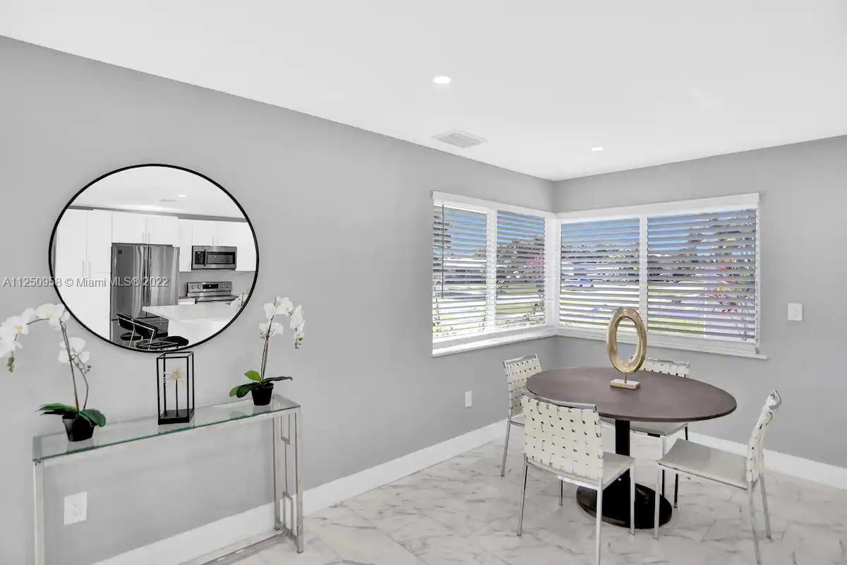 HOLLYWOOD HILLS - Residential Lease