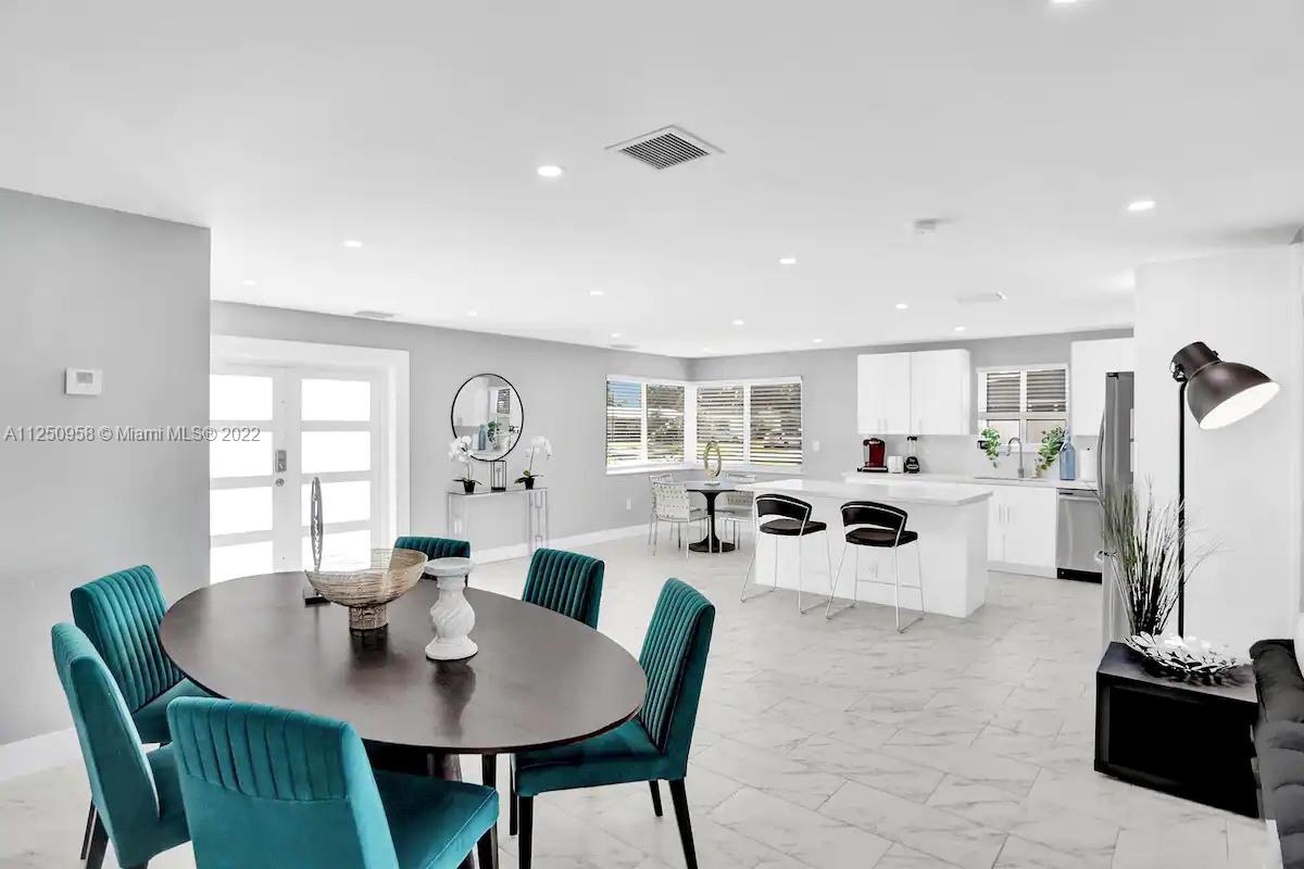 HOLLYWOOD HILLS - Residential Lease