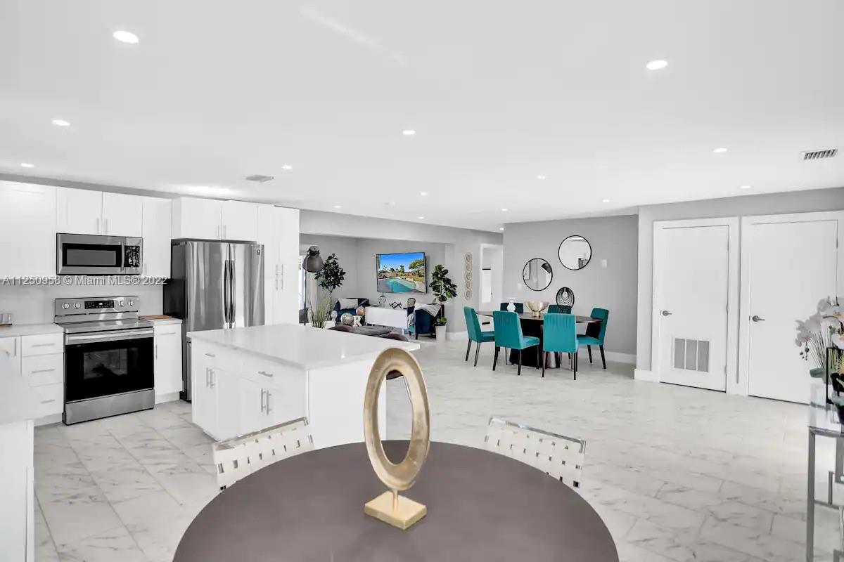 HOLLYWOOD HILLS - Residential Lease