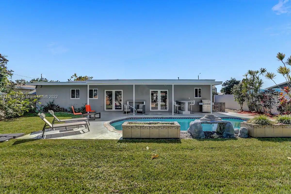 HOLLYWOOD HILLS - Residential Lease