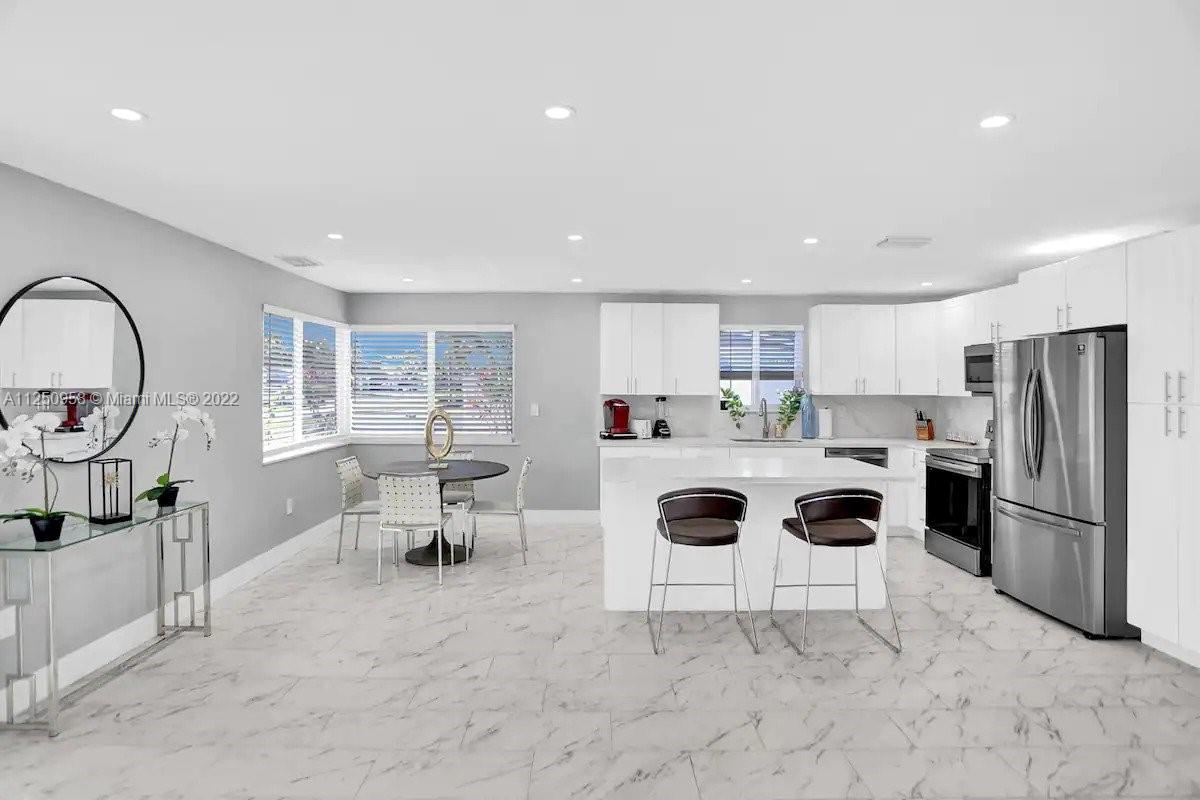 HOLLYWOOD HILLS - Residential Lease