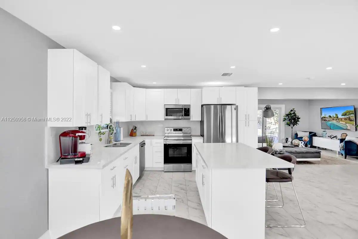 HOLLYWOOD HILLS - Residential Lease