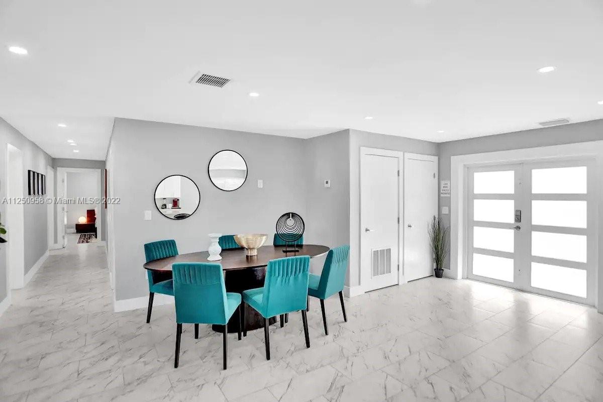 HOLLYWOOD HILLS - Residential Lease