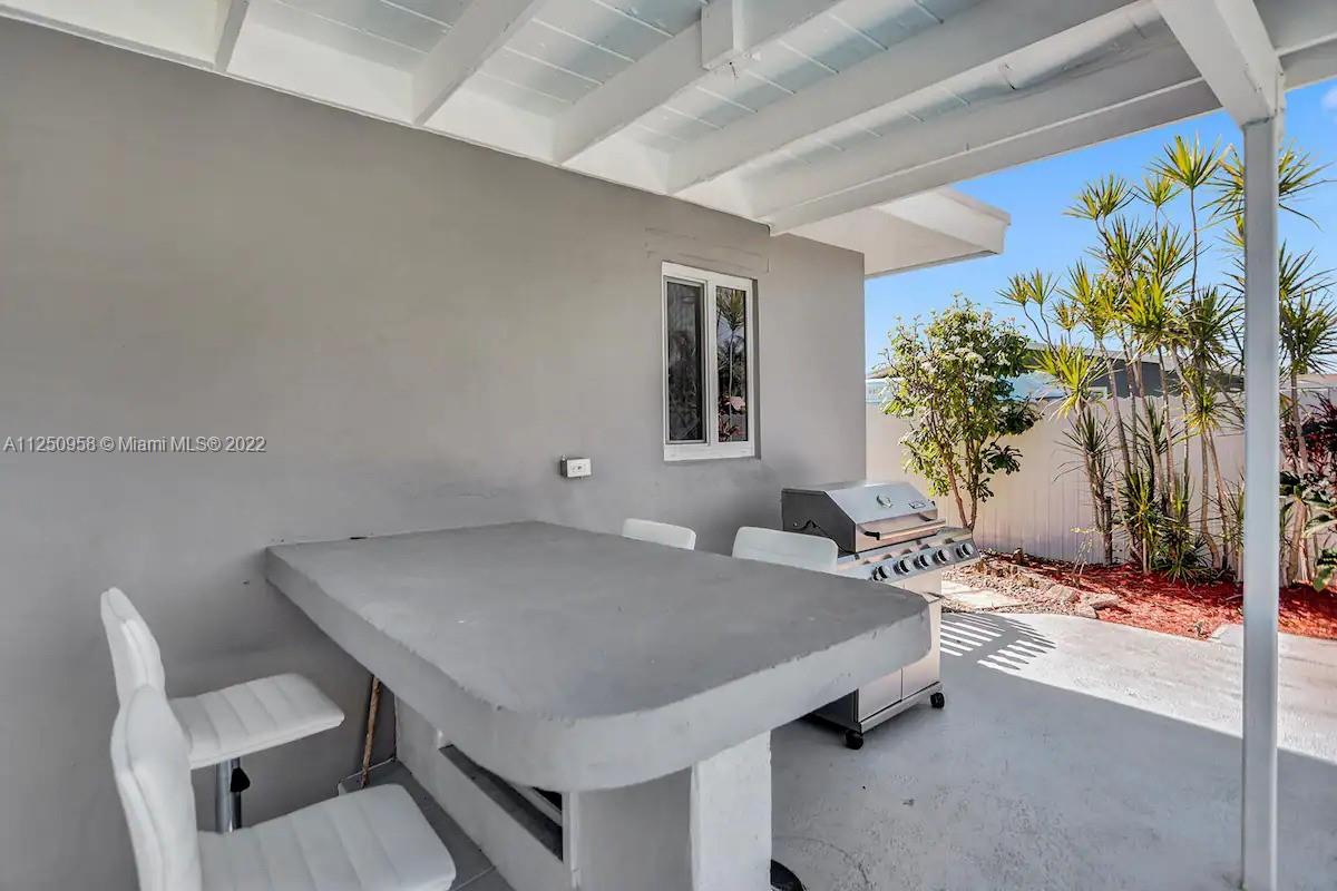 HOLLYWOOD HILLS - Residential Lease