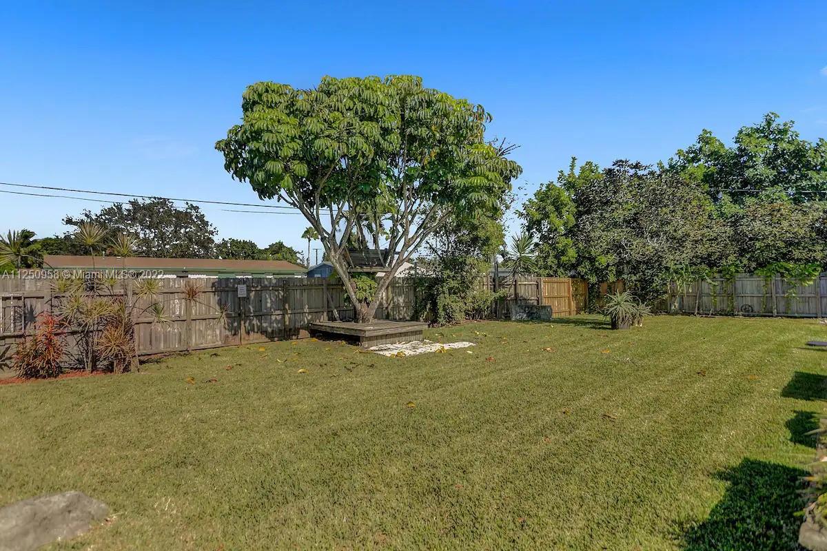 HOLLYWOOD HILLS - Residential Lease