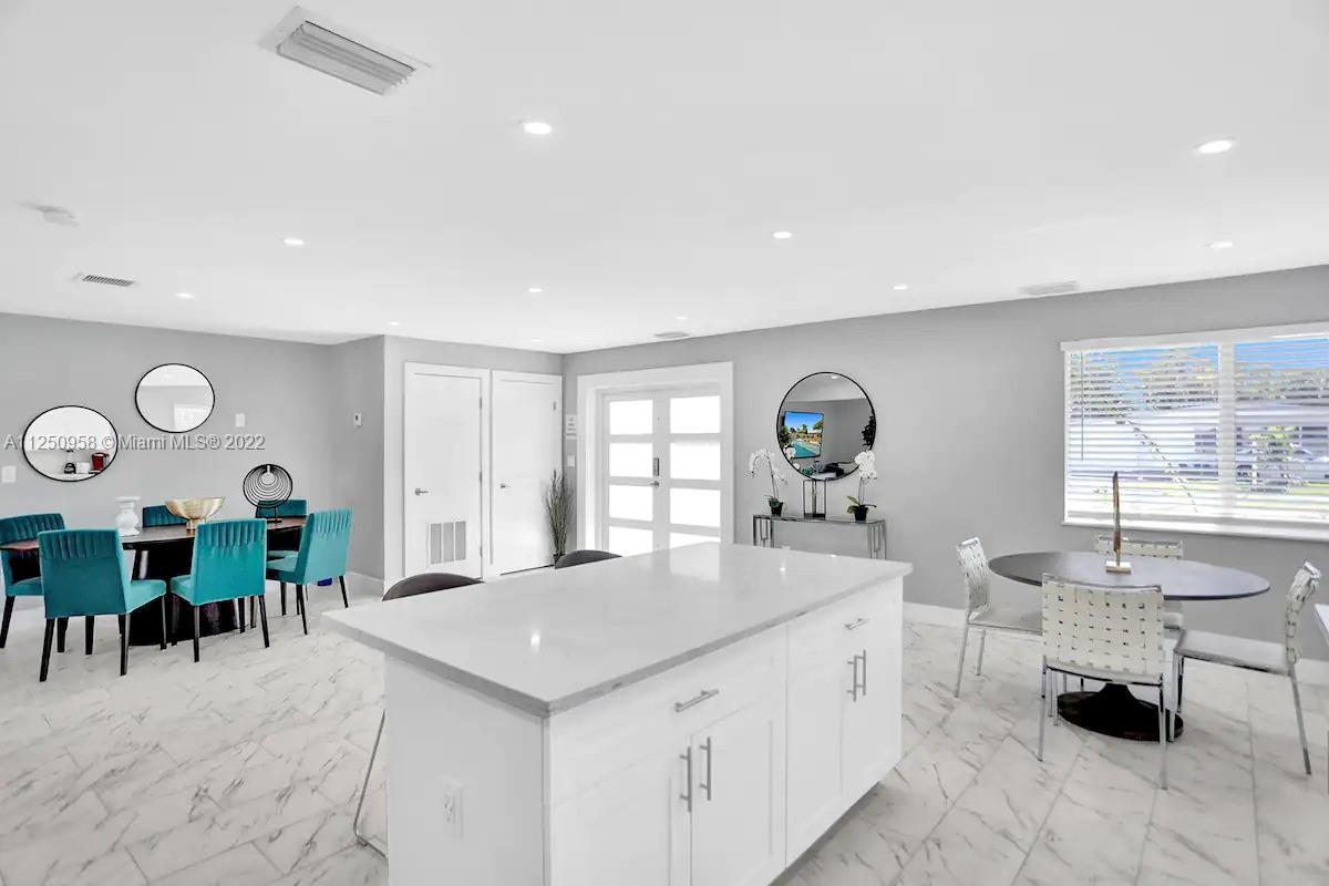 HOLLYWOOD HILLS - Residential Lease