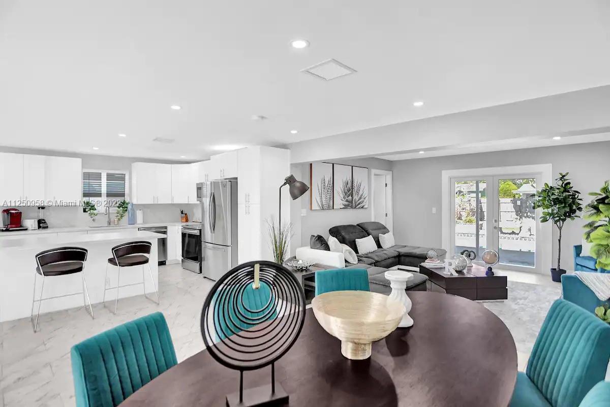 HOLLYWOOD HILLS - Residential Lease