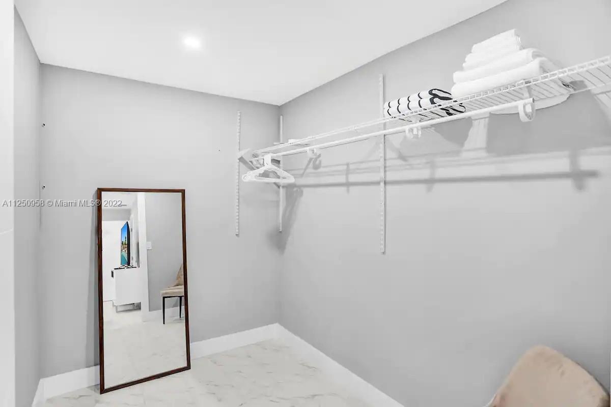 HOLLYWOOD HILLS - Residential Lease