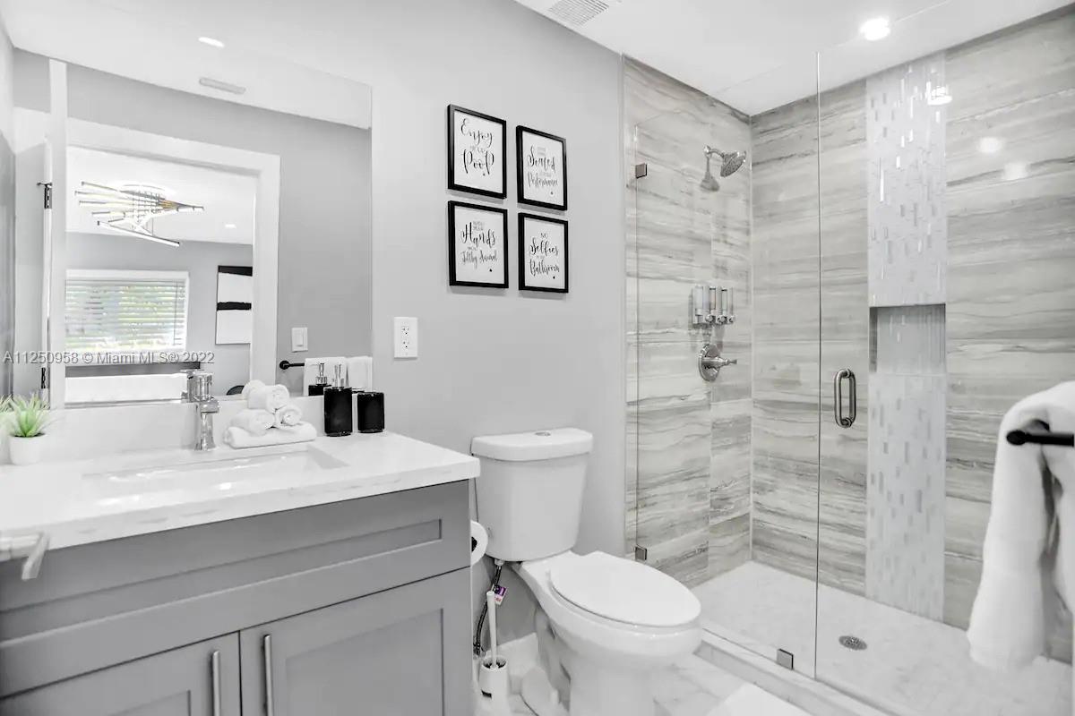 HOLLYWOOD HILLS - Residential Lease