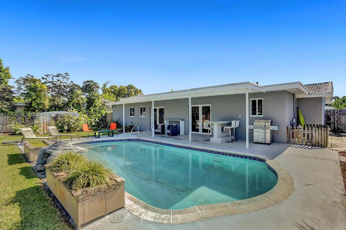 HOLLYWOOD HILLS - Residential Lease