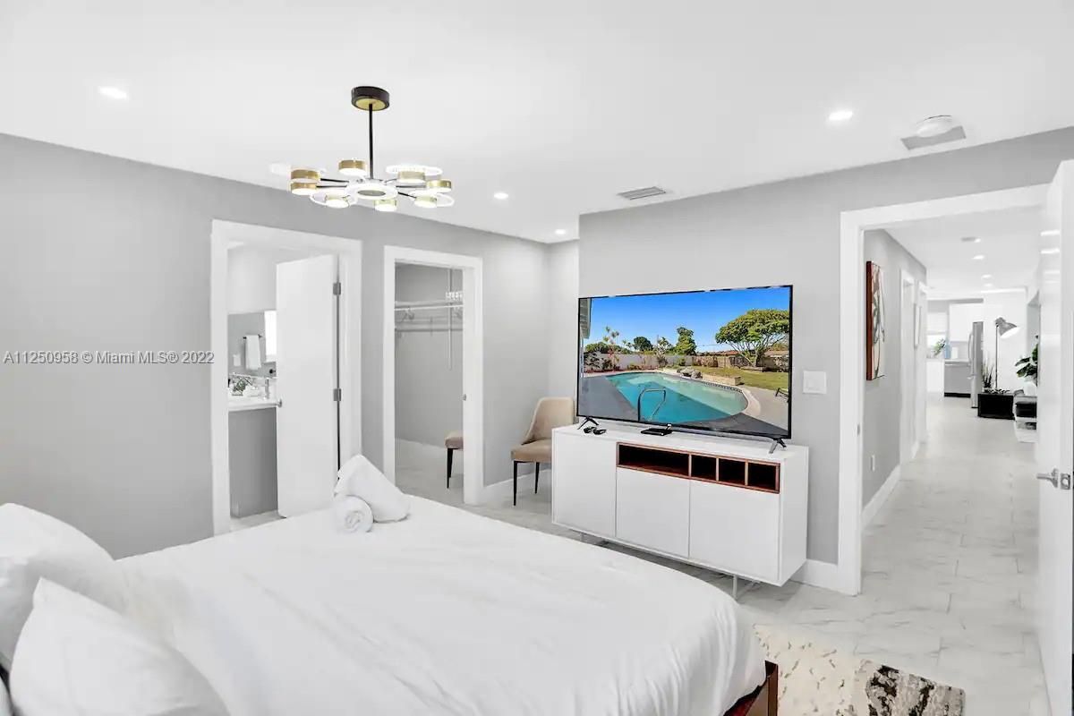 HOLLYWOOD HILLS - Residential Lease