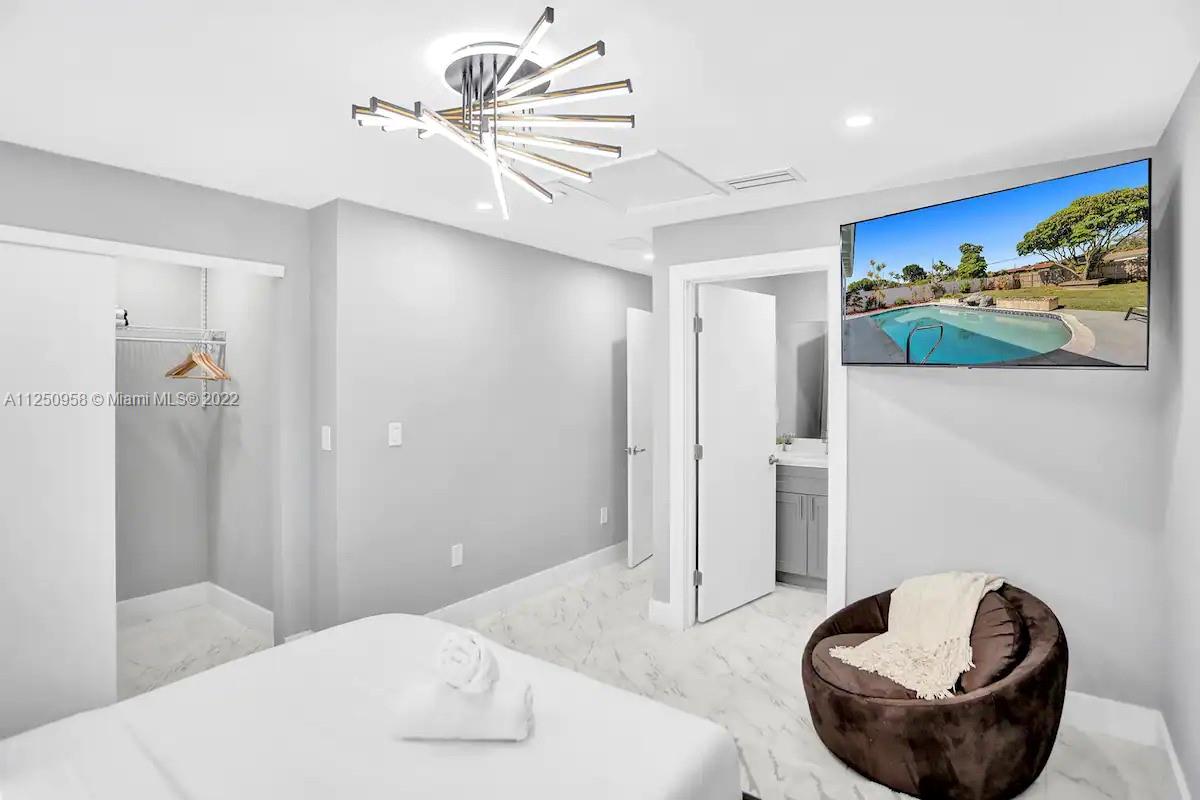 HOLLYWOOD HILLS - Residential Lease