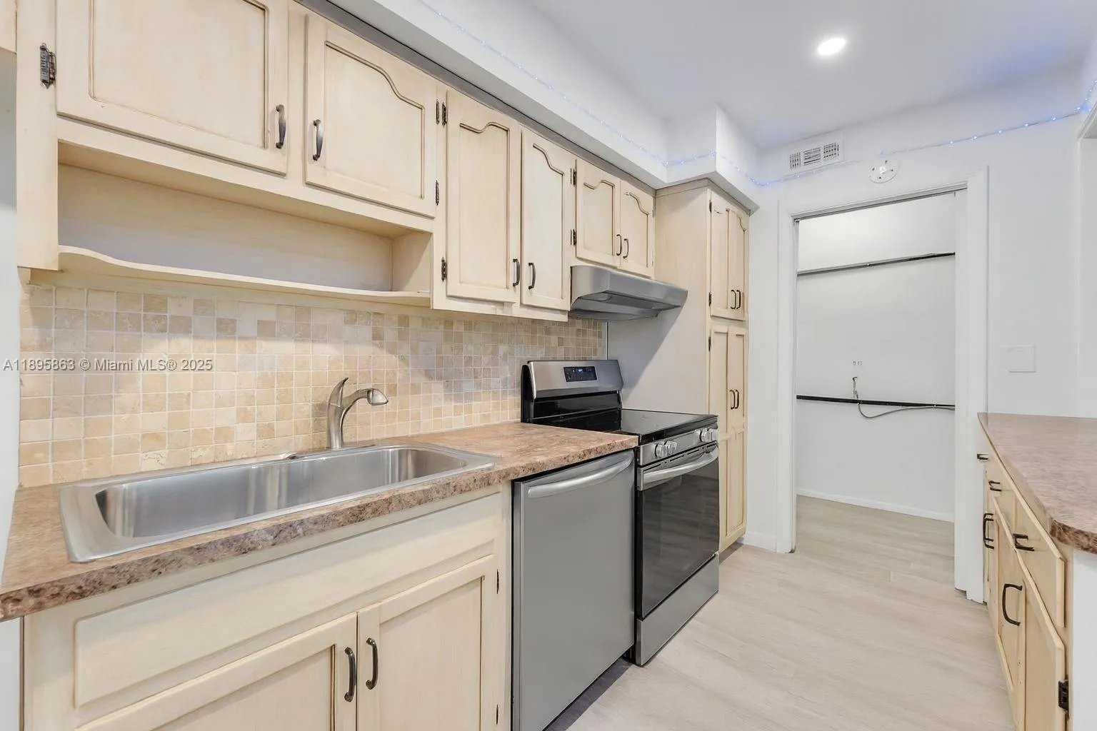 Coral Gables, Florida 33146, United States, ,Residential,Active,228580