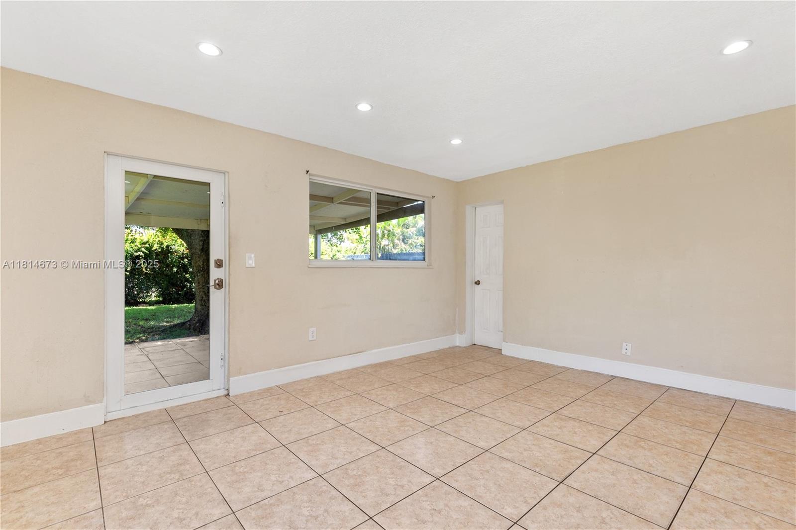 GULFSTREAM ESTATES - Residential