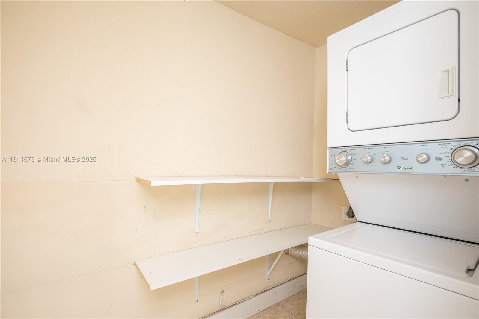 GULFSTREAM ESTATES - Residential