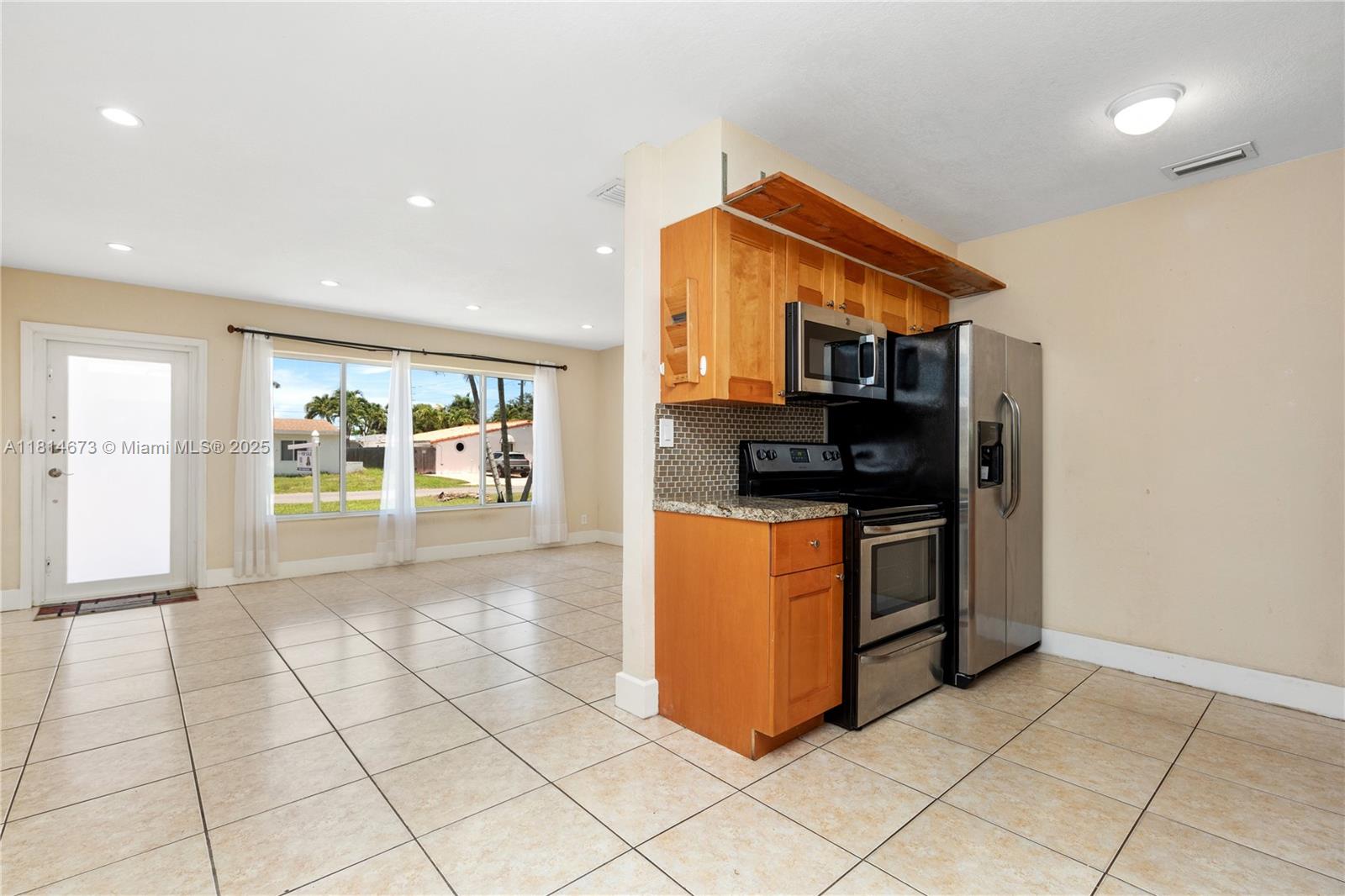 GULFSTREAM ESTATES - Residential