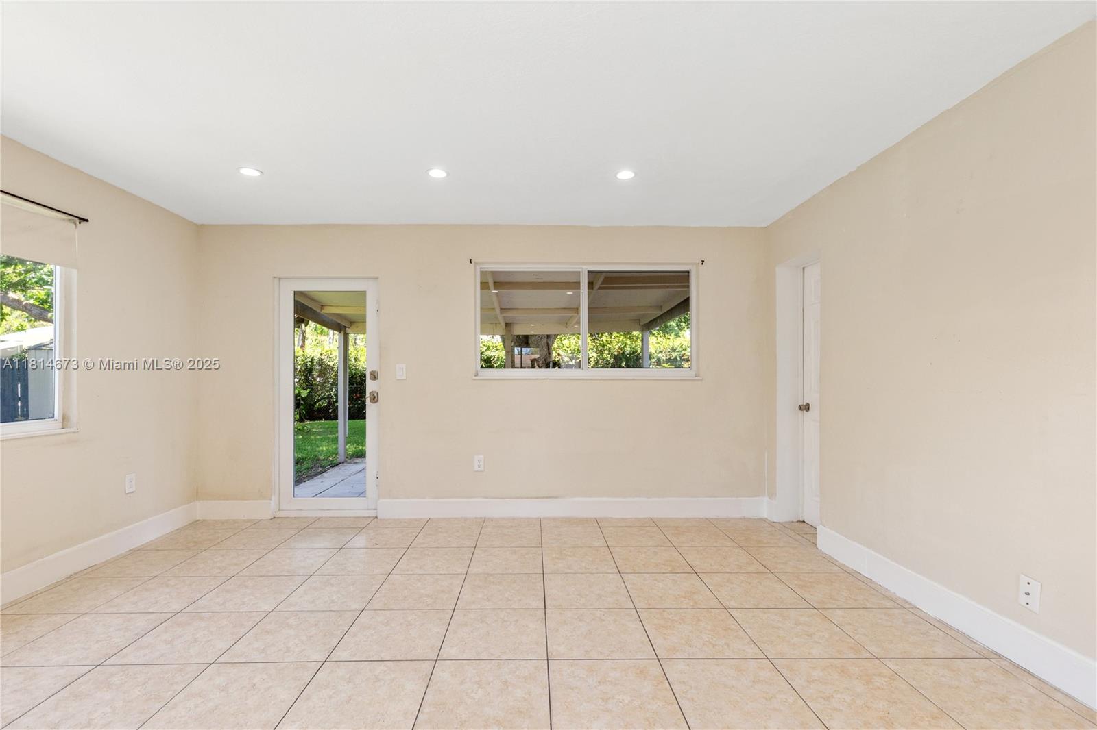 GULFSTREAM ESTATES - Residential