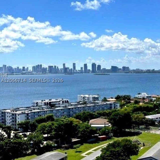 7601 E Treasure Dr 1905