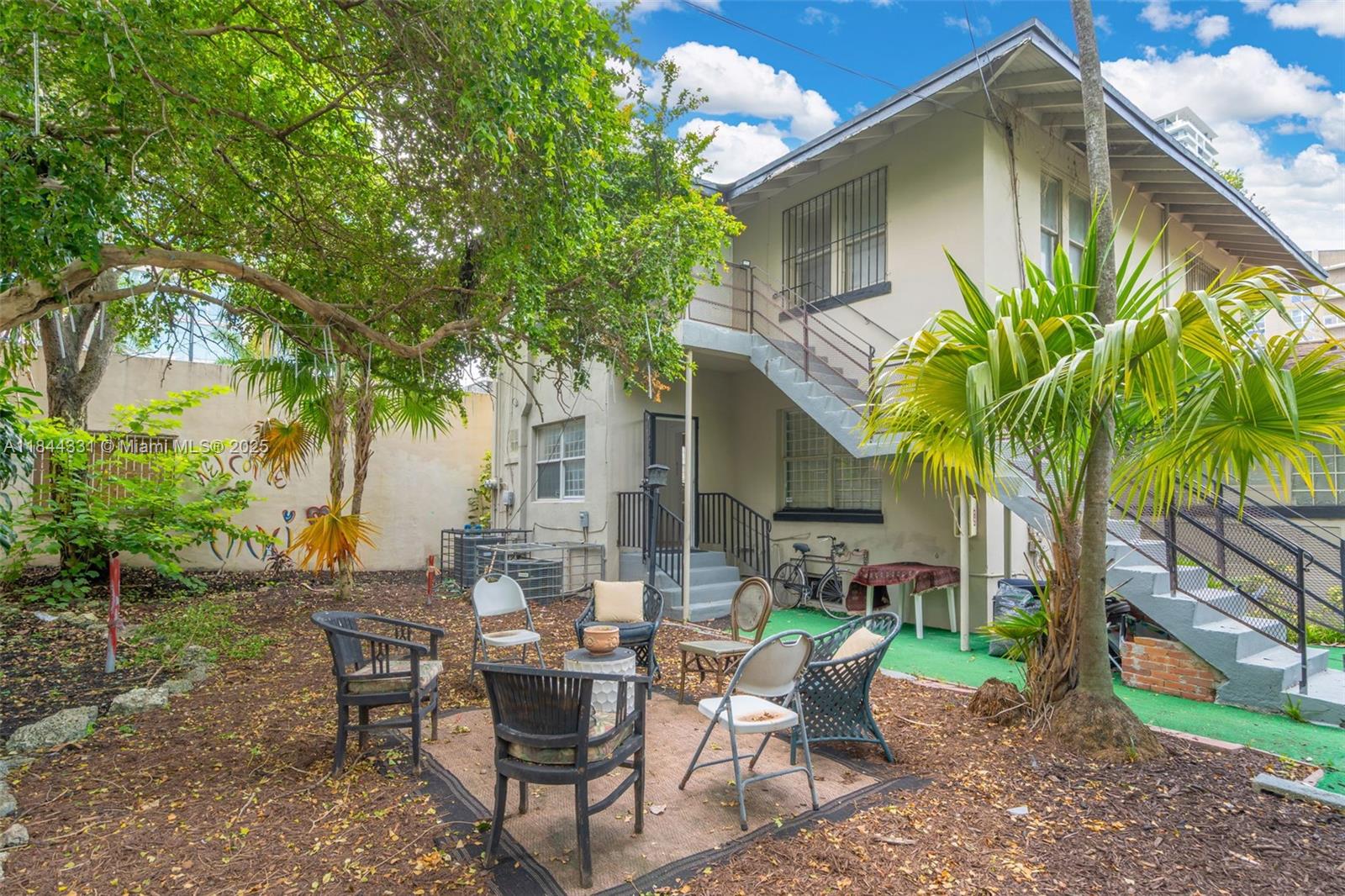 ESCOTTONIA PARK - Land