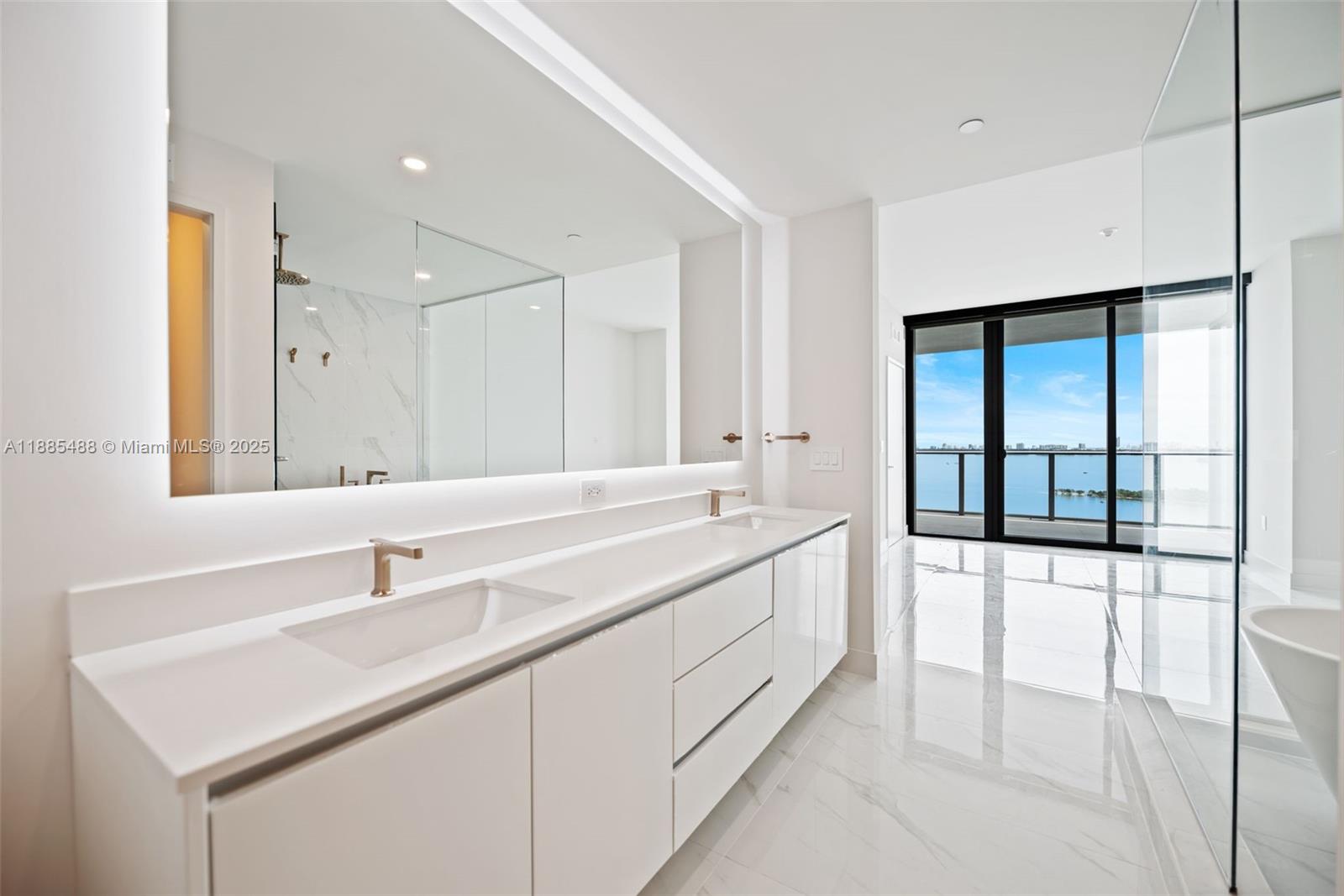 ARIA RESERVE - Residential Lease